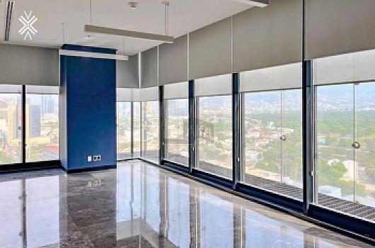 Oficina en renta, Torre Tanarah, zona Santa Engracia, San Pedro Garza Garcia, Nuevo León. Un piso