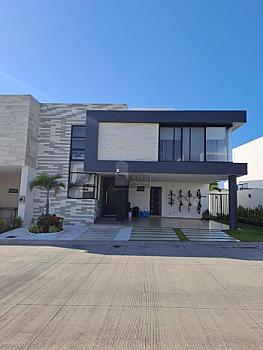 Casa Equipada en Venta en Exclusivo Residencial Punta Tiburón