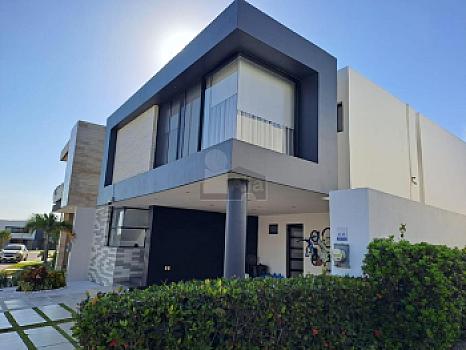 Casa Equipada en Venta en Exclusivo Residencial Punta Tiburón