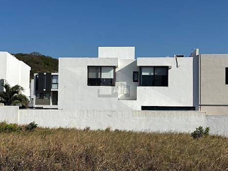 Casa Equipada en Venta en Exclusivo Residencial Punta Tiburón