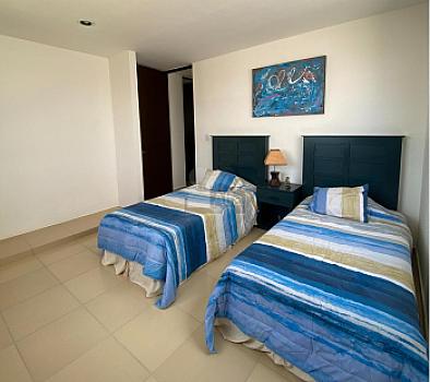 Casa 2 Plantas, 3 recamaras, al norte de Merida, excelente, desarrollo con amenidades