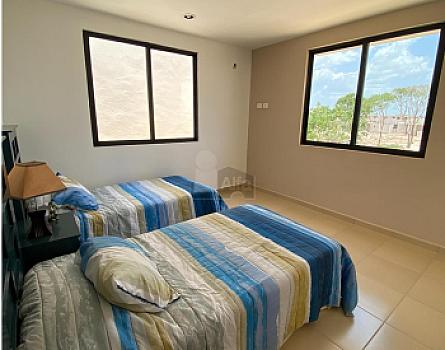 Casa 2 Plantas, 3 recamaras, al norte de Merida, excelente, desarrollo con amenidades