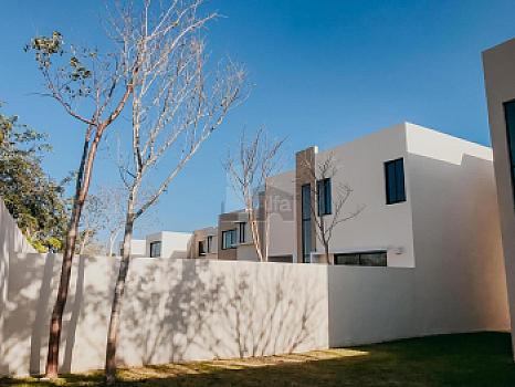 Casa 2 Plantas, 3 recamaras, al norte de Merida, excelente, desarrollo con amenidades