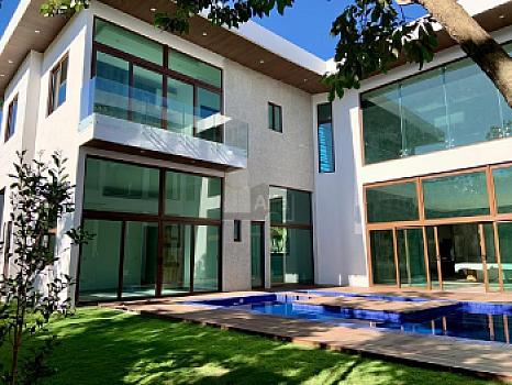 Casa en Venta y/o Renta en Residencial Villa Magna 5recs y 5 baños completos, Cancun QR