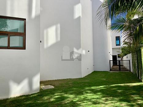 Casa en Venta y/o Renta en Residencial Villa Magna 5recs y 5 baños completos, Cancun QR