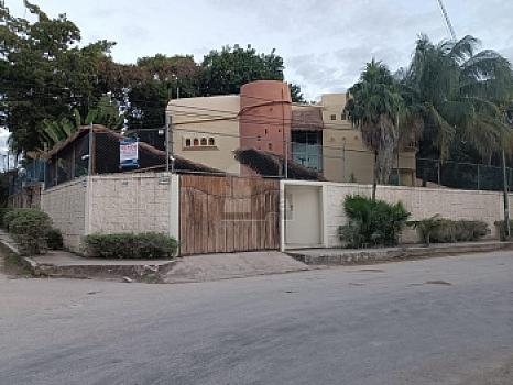 Casa en Venta Av. Colegios SM 309 con 1,500m2 de terreno y 600m2 de construcción