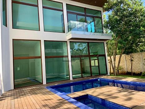 Casa en Venta y/o Renta en Residencial Villa Magna 5recs y 5 baños completos, Cancun QR
