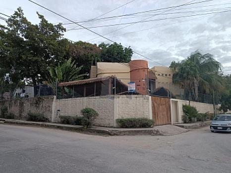 Casa en Venta Av. Colegios SM 309 con 1,500m2 de terreno y 600m2 de construcción