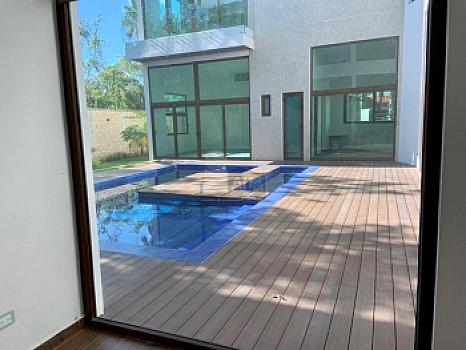 Casa en Venta y/o Renta en Residencial Villa Magna 5recs y 5 baños completos, Cancun QR