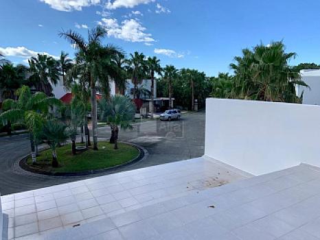 Casa en Venta y/o Renta en Residencial Villa Magna 5recs y 5 baños completos, Cancun QR