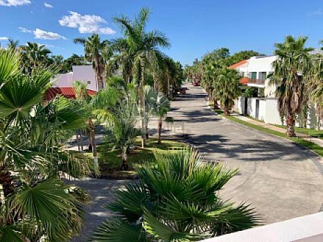 Casa en Venta y/o Renta en Residencial Villa Magna 5recs y 5 baños completos, Cancun QR