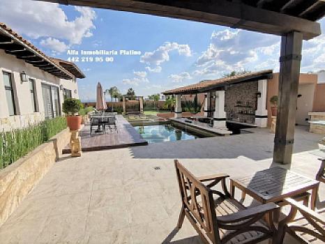 Residencia con Alberca en Balcones de Juriquilla