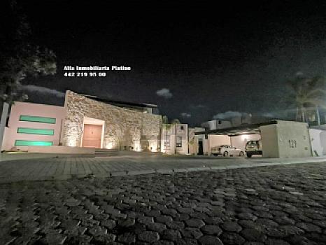 Residencia con Alberca en Balcones de Juriquilla
