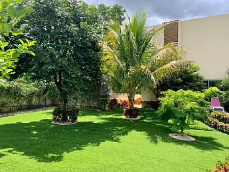 Casa en Venta amueblada con doble terreno en el Yucatan Country Club. Mérida Yucatán.