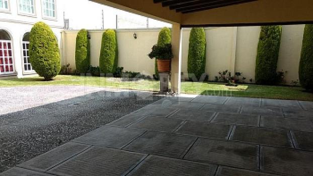 Venta de casa en Metepec,  casa de dos niveles ubicada en Privada