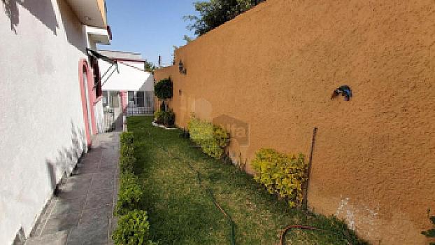 Casa Comercial en Venta en Colinas del Cimatario, en esquina a una cuadra de Televisa, Centro Sur