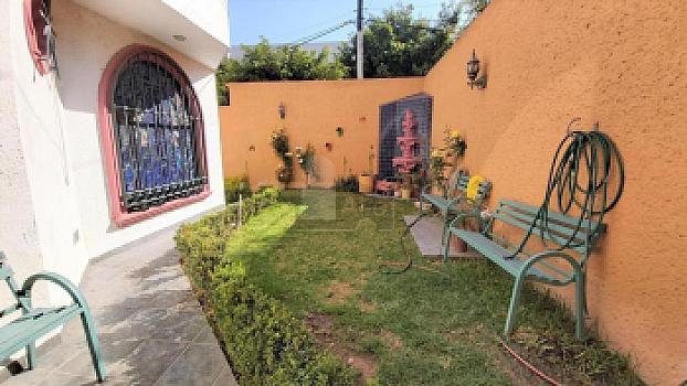 Casa Comercial en Venta en Colinas del Cimatario, en esquina a una cuadra de Televisa, Centro Sur