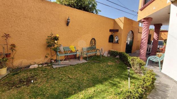 Casa Comercial en Venta en Colinas del Cimatario, en esquina a una cuadra de Televisa, Centro Sur