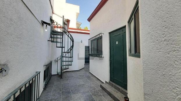 Casa Comercial en Venta en Colinas del Cimatario, en esquina a una cuadra de Televisa, Centro Sur