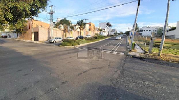 Casa Comercial en Venta en Colinas del Cimatario, en esquina a una cuadra de Televisa, Centro Sur