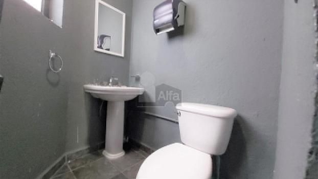 Casa Comercial en Venta en Colinas del Cimatario, en esquina a una cuadra de Televisa, Centro Sur