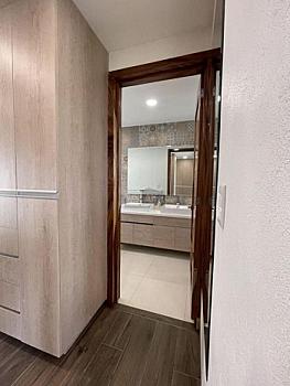 Casa en venta  con escalinata expuesta en Condado del Valle, con fácil acceso a CDMX