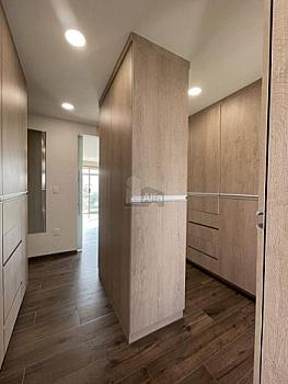 Casa en venta  con escalinata expuesta en Condado del Valle, con fácil acceso a CDMX
