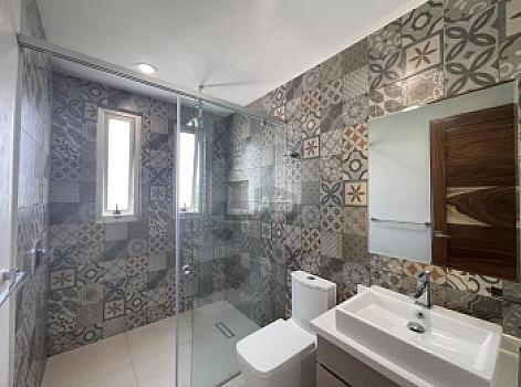 Casa en venta  con escalinata expuesta en Condado del Valle, con fácil acceso a CDMX