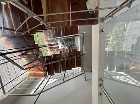 Casa en venta  con escalinata expuesta en Condado del Valle, con fácil acceso a CDMX