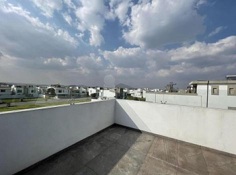 Casa en venta  con escalinata expuesta en Condado del Valle, con fácil acceso a CDMX