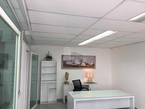 Office for rent Av. Juárez one block from Fuente de los Frailes. Col. La Paz. Puebla, Pue.