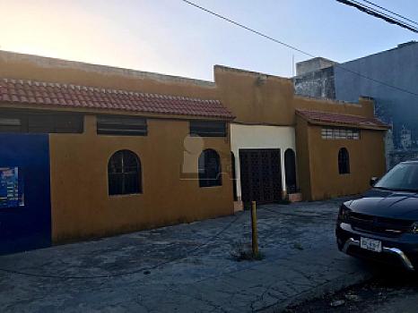Terreno con construcción en VENTA SMZ 65 Cancun Quintana Roo REHOYADA Av Lopez Portillo y calle 13N