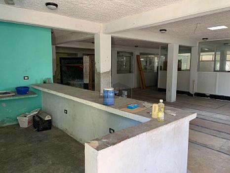 Terreno con construcción en VENTA SMZ 65 Cancun Quintana Roo REHOYADA Av Lopez Portillo y calle 13N