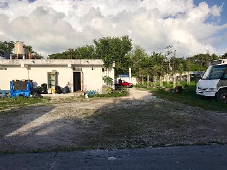 Terreno con construcción en VENTA SMZ 65 Cancun Quintana Roo REHOYADA Av Lopez Portillo y calle 13N