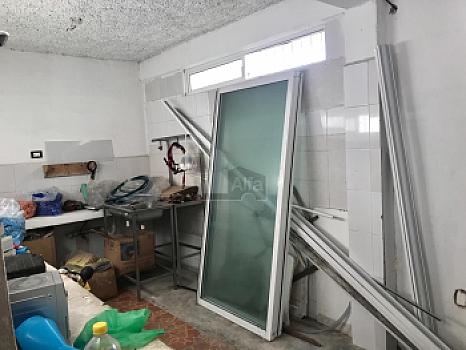 Terreno con construcción en VENTA SMZ 65 Cancun Quintana Roo REHOYADA Av Lopez Portillo y calle 13N