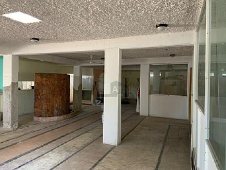 Terreno con construcción en VENTA SMZ 65 Cancun Quintana Roo REHOYADA Av Lopez Portillo y calle 13N