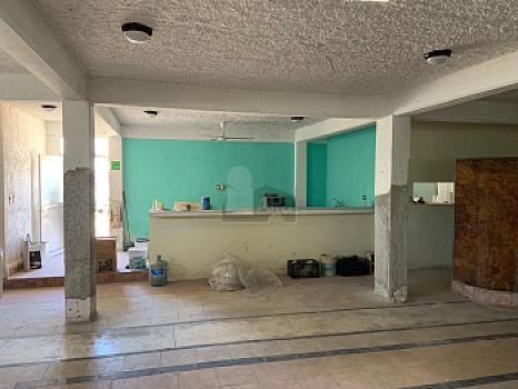 Terreno con construcción en VENTA SMZ 65 Cancun Quintana Roo REHOYADA Av Lopez Portillo y calle 13N