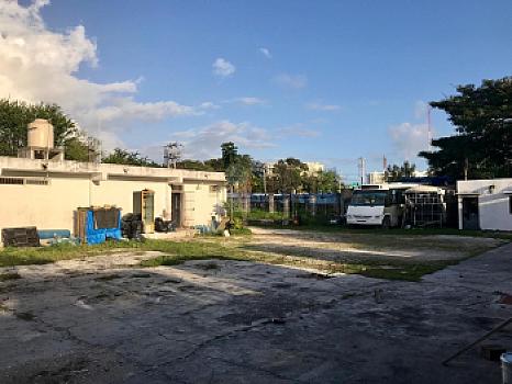 Terreno con construcción en VENTA SMZ 65 Cancun Quintana Roo REHOYADA Av Lopez Portillo y calle 13N