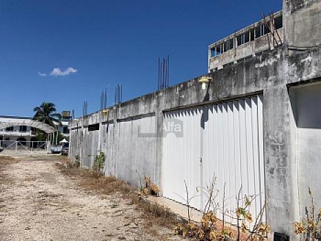 Terreno con construcción en VENTA SMZ 65 Cancun Quintana Roo REHOYADA Av Lopez Portillo y calle 13N