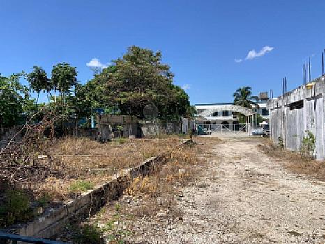 Terreno con construcción en VENTA SMZ 65 Cancun Quintana Roo REHOYADA Av Lopez Portillo y calle 13N