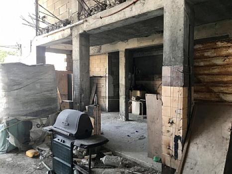 Terreno con construcción en VENTA SMZ 65 Cancun Quintana Roo REHOYADA Av Lopez Portillo y calle 13N