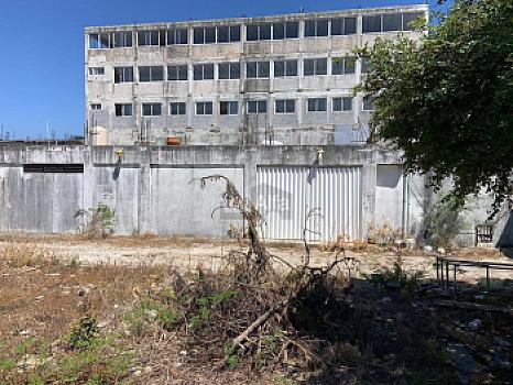 Terreno con construcción en VENTA SMZ 65 Cancun Quintana Roo REHOYADA Av Lopez Portillo y calle 13N