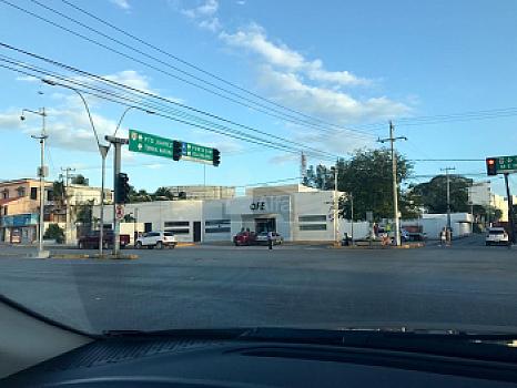 Terreno con construcción en VENTA SMZ 65 Cancun Quintana Roo REHOYADA Av Lopez Portillo y calle 13N