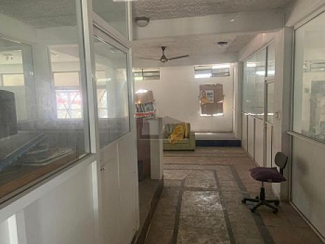 Terreno con construcción en VENTA SMZ 65 Cancun Quintana Roo REHOYADA Av Lopez Portillo y calle 13N