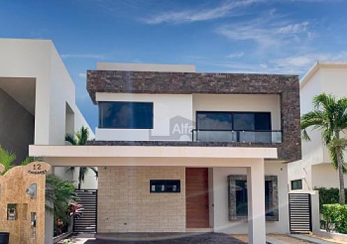 House for Sale and/or Rent in Lagos del Sol Residencial 4 recs and 4.5 bathrooms, Cancún, Quintana Roo