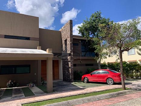 House for Sale Lagos del Sol Residencial with 4 bdrms, 1 office and 4.5 bathrooms, Cancún Quintana Roo