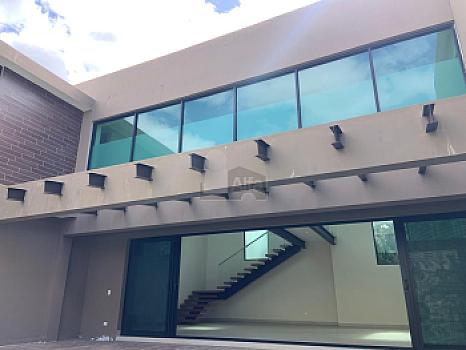 House for Sale Lagos del Sol Residencial with 4 bdrms, 1 office and 4.5 bathrooms, Cancún Quintana Roo