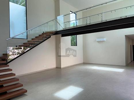 House for Sale Lagos del Sol Residencial with 4 bdrms, 1 office and 4.5 bathrooms, Cancún Quintana Roo