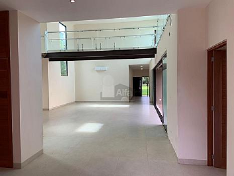House for Sale Lagos del Sol Residencial with 4 bdrms, 1 office and 4.5 bathrooms, Cancún Quintana Roo