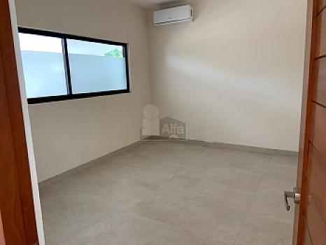 House for Sale Lagos del Sol Residencial with 4 bdrms, 1 office and 4.5 bathrooms, Cancún Quintana Roo